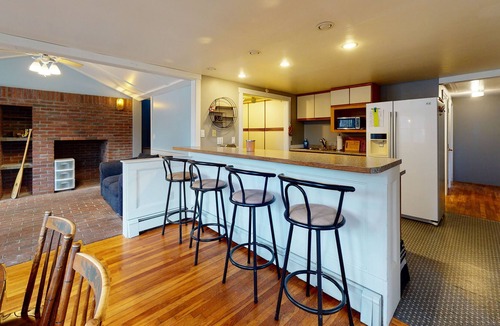 East Harwich House | Dog-friendly home near the beach with central AC, fast WiFi, and washer/dryer