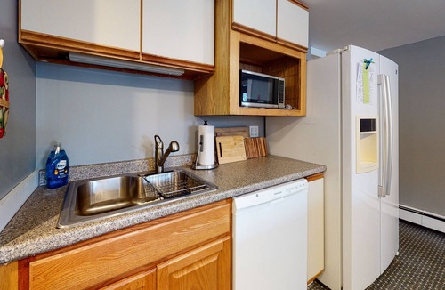 East Harwich House | Dog-friendly home near the beach with central AC, fast WiFi, and washer/dryer