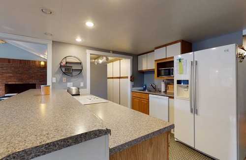 East Harwich House | Dog-friendly home near the beach with central AC, fast WiFi, and washer/dryer
