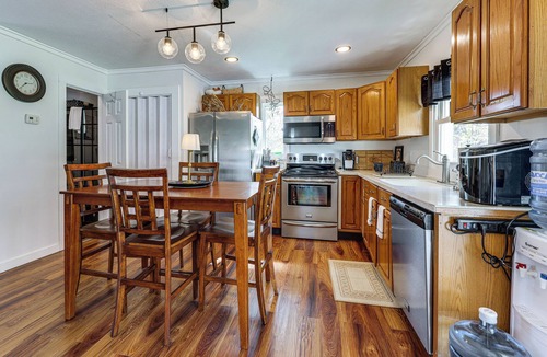 Valois House | Dog-Friendly Home w/Dock & Views on Waneta Lake!