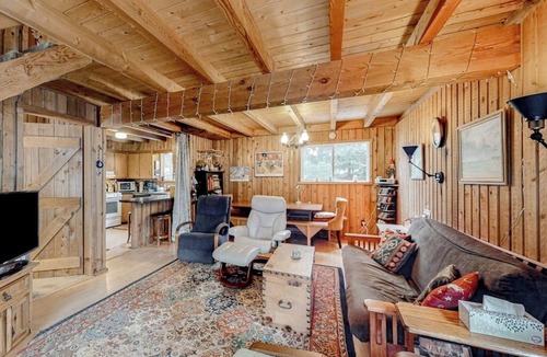 Wilmington House | Dog-friendly home with woodstove & W/D - next to golf course and near skiing