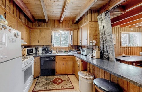 Wilmington House | Dog-friendly home with woodstove & W/D - next to golf course and near skiing