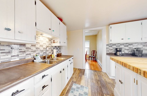 Town of Milo House | Dog-friendly home with washer/dryer, outdoor dining & grill - walk to town
