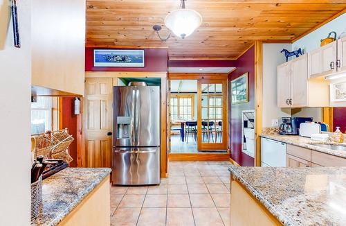 Mount Holly House | Dog-friendly house on 5 acres with balcony, fireplace, & W/D - near skiing