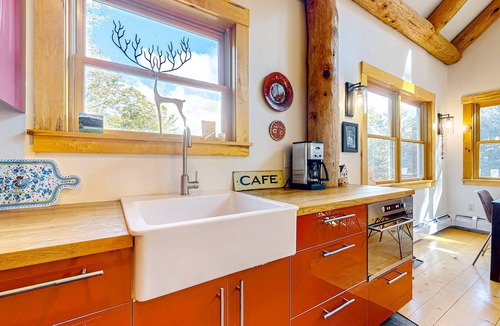 Mount Holly House | Dog-friendly lodge with game room, 2 fireplaces, kayaks, SUPs & bikes