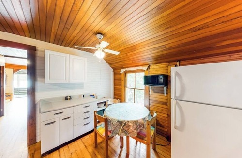 Charlotte Cottage | Dog-friendly, porch, kayaks, & million dollar views - right on the water