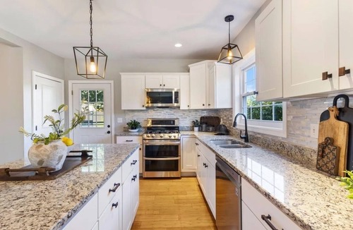 Knightville House | Dog Friendly Retreat by the Sea