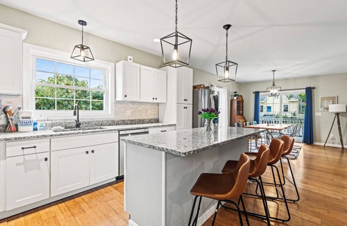 Knightville House | Dog Friendly Retreat by the Sea