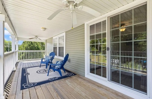 Knightville House | Dog Friendly Retreat by the Sea