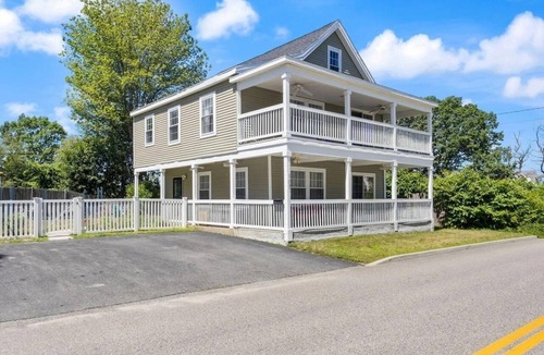 Knightville House | Dog Friendly Retreat by the Sea