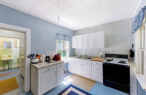 Charlotte Cottage | Dog-friendly spacious cabin, screened in porch, & boats right on the lake