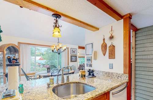 Waterville Valley House | Dog-friendly home with mountain views - walk to trolley & Town Square