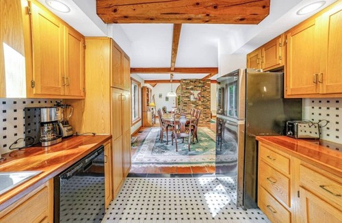South Londonderry House | Dog-friendly vacation home with fast WiFi & washer/dryer - near ski areas