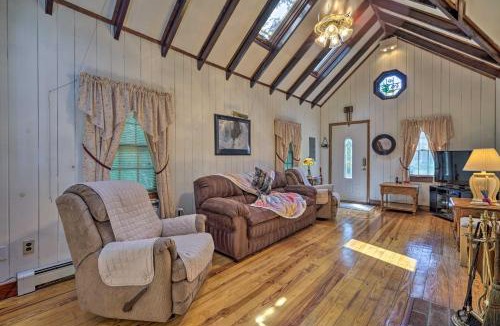 Waretown House | Dog-Friendly Waretown Home w/Furnished Deck!
