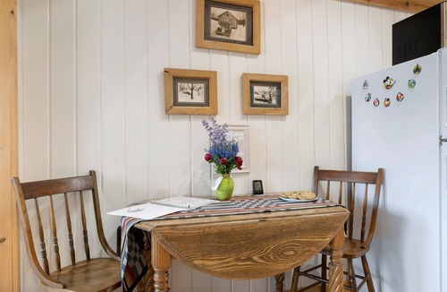 Remsen House | Don't let Summer slip away. There is still time in August. Great for couples!