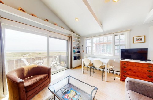 Provincetown Hotel | Door to Shore