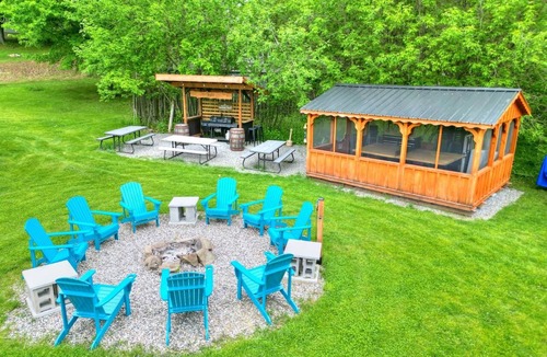 Rideau Lakes Villa | Dorothy’s Lodge | Large Waterfront Retreat on the Rideau