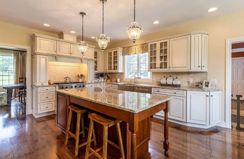 Dorset House | Dorset House with Huge Lawn, Fitness Room, Hot Tub, and Sauna