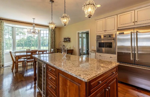 Dorset House | Dorset House with Huge Lawn, Fitness Room, Hot Tub, and Sauna