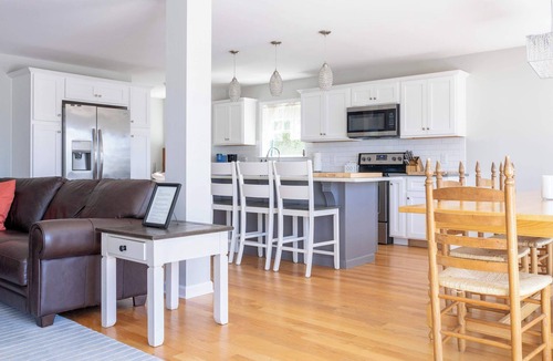 Easton's Point House | Double lot walk to beach 5 bed 7 bath, large yard