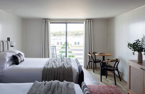 Ocean Point Hotel | Double Queen w/Porch | Bluebird Ocean Point Inn | Private Beach Access
