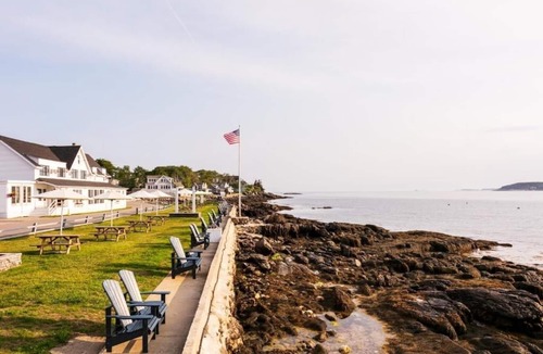Ocean Point Hotel | Double Queen w/Porch | Bluebird Ocean Point Inn | Private Beach Access