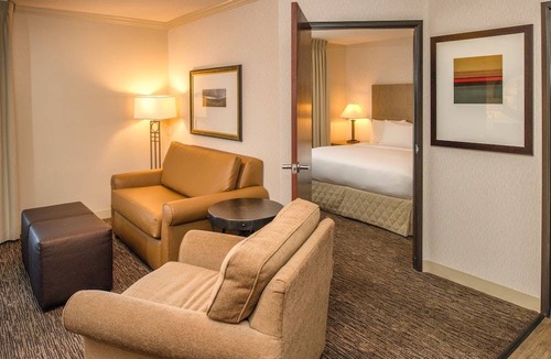 Old Bend Hotel | DoubleTree by Hilton Hotel Bend 1 King Bed Suite