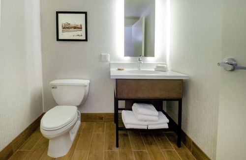 Jamestown Hotel | DoubleTree by Hilton Jamestown