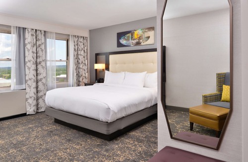 Utica Hotel | DoubleTree by Hilton Utica