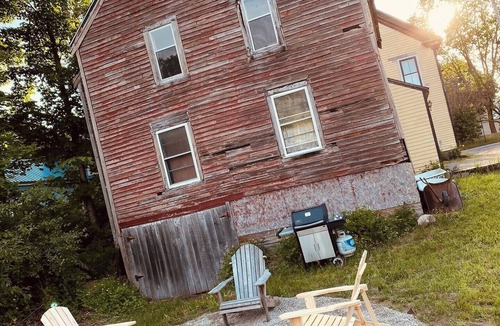Kennebunk Apartment | Downstairs Unit | Main-Level Kennebunk Vacation Rental with Private Deck