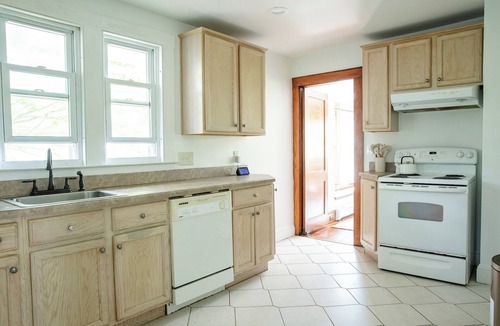 Milford Apartment | Downtown 2br/1ba apartment - free parking, outdoor patio & walk everywhere