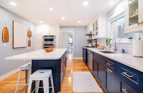 Chatham House | Downtown Chatham Gem – Walk to Beach, Shops, C.B.I, & Dining Family-Friendly!