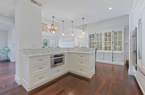 Chatham Condo | Downtown Chatham Luxurious & Spacious Condo w/Roof Deck - Close to Oyster Pond