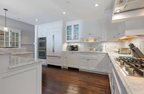Chatham Condo | Downtown Chatham Luxurious & Spacious Condo w/Roof Deck - Close to Oyster Pond