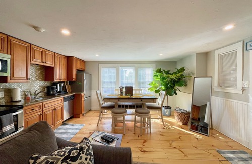 Fifth Ward Condo | Downtown Condo on Thames Street