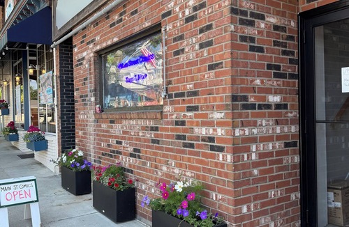 Lee Apartment | Downtown Gateway to the Berkshires. Walk to Everything.
