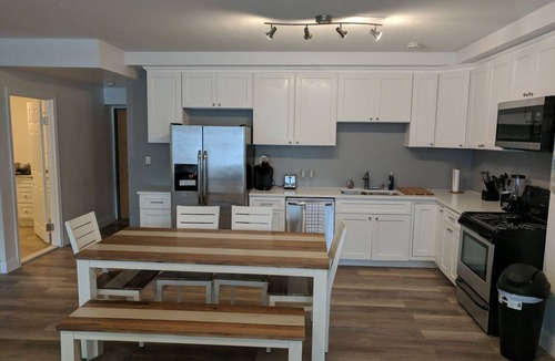 Fifth Ward Apartment | DOWNTOWN NEWPORT HOTSPOT! Private Parking included-convenient. Over 100+review's