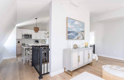 Yachting Village House | Downtown Newport Penthouse