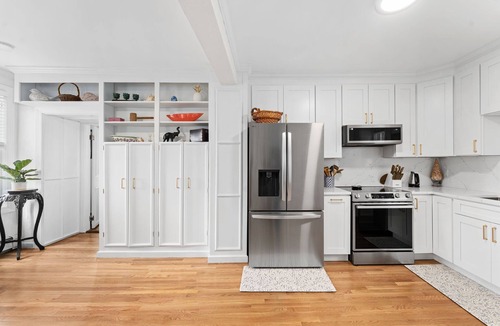 The Point Apartment | Downtown Newport- The Point Gem