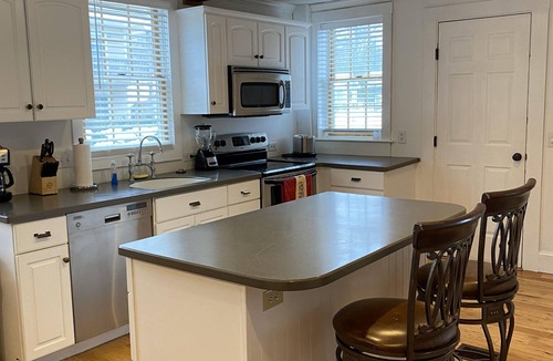 North Conway House | Downtown North Conway Village with private pool and hot tub!