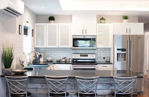 Geneva House | Downtown Solar Home w/Hot Tub & Billiards
