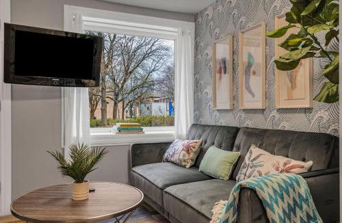 Cornwall Apartment | Downtown Vista - 5 mins to Water - Pet