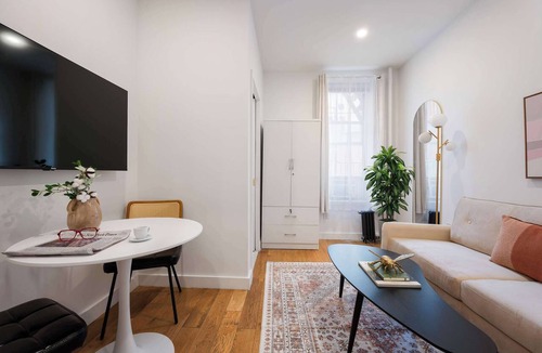 Chinatown Apartment | Downtown w/d in the unit
