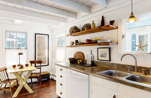 Boothbay Harbor House | Downtown Waterfront Cottage with shoreline sitting room