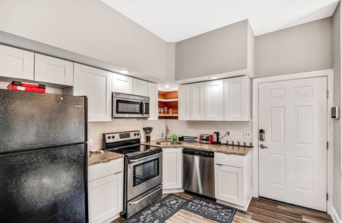 East Passyunk Crossing House | Dreamy & Cozy Downtown Home with In Law Suite