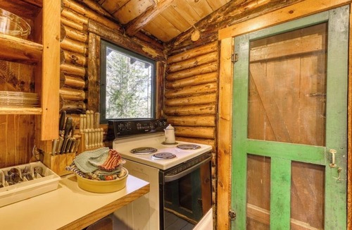 Boothbay Harbor Cabin | Dreamy Wooded Cabin W/Spacious Deck, Free WiFi, Secluded Location & More