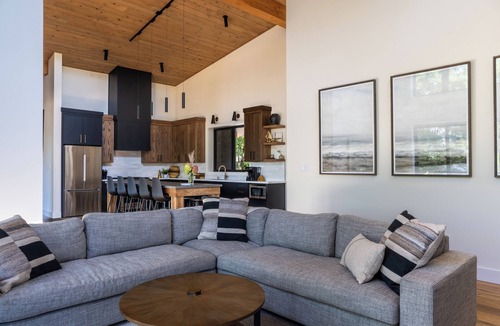 Honey Harbour Cottage | Driftaway Lakehouse - Georgian Bay Island Escape! Optional Pontoon Rental