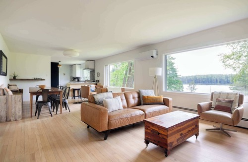 Narrowsburg House | Dunn Brook Lakehouse - Sauna, Private Lake, Scandi Home