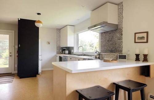 Narrowsburg House | Dunn Brook Lakehouse - Sauna, Private Lake, Scandi Home