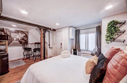Eagle Hill House | Eagle's Landing - Logan Airport